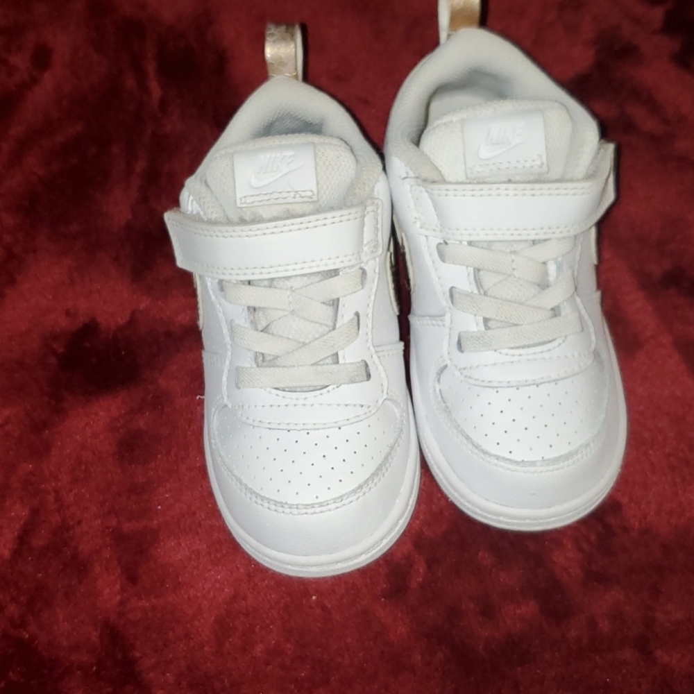 Girls sneakers